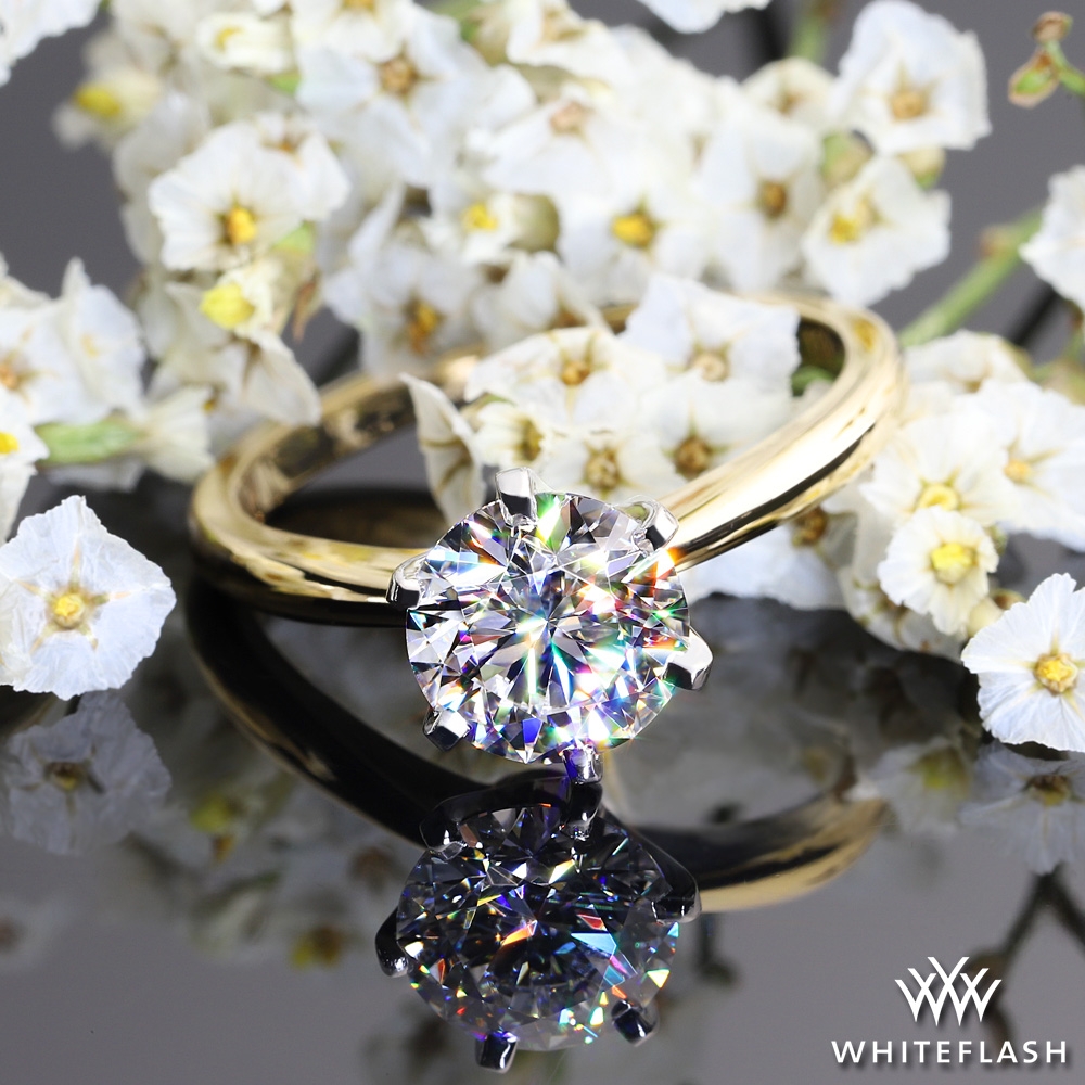 18k Yellow Gold Elegant Solitaire Engagement Ring